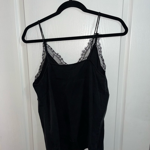 Woman’s M boutique tank top with lace trim size medium - Picture 2 of 2
